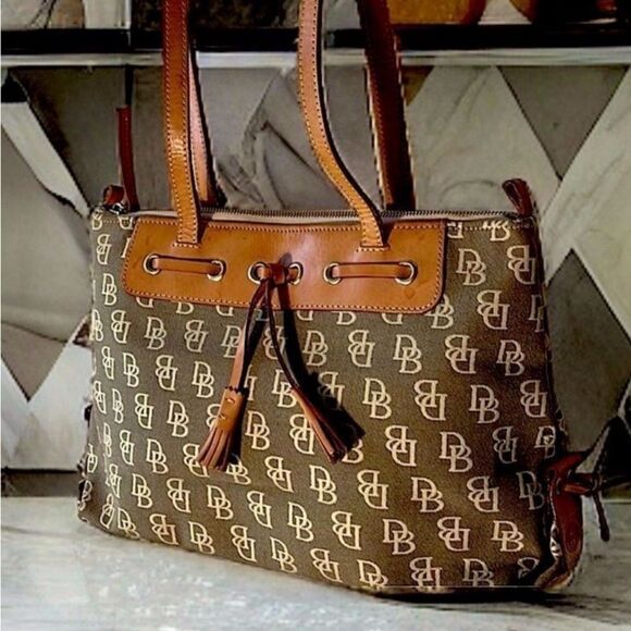 Dooney & Bourke Shoulder Large Tassle Zip Top HP74Q BN - Picture 1 of 9